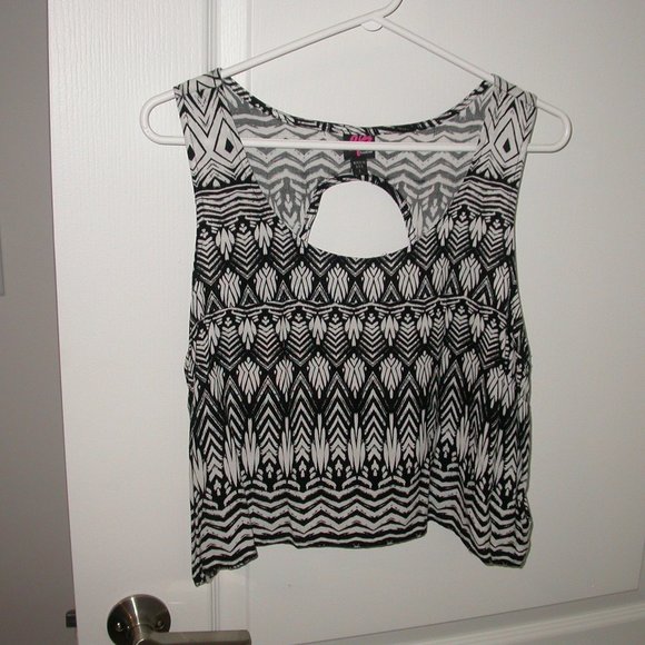Crop Top - Black and White - Picture 1 of 6